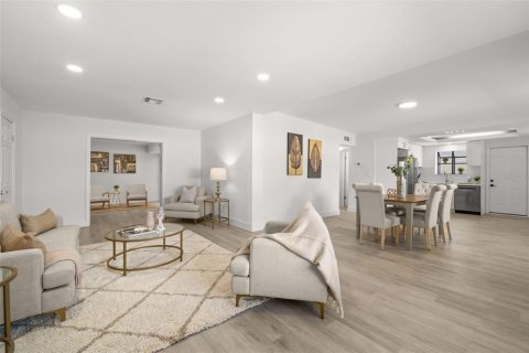 Villa ou maison à louer à Saint Petersburg, Floride: 4 chambres, 139.63 m2 № 1717059 - photo 3