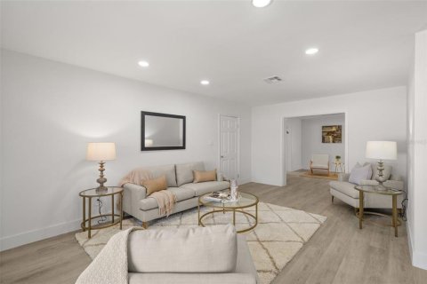 Villa ou maison à louer à Saint Petersburg, Floride: 4 chambres, 139.63 m2 № 1717059 - photo 5