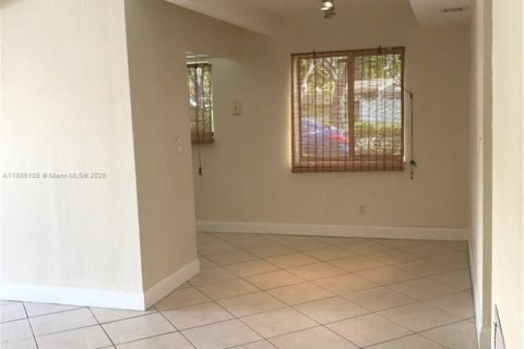 Condo in Pompano Beach, Florida, 2 bedrooms  № 1867224 - photo 4