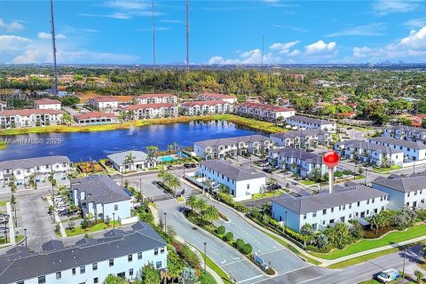 Touwnhouse à vendre à Miami Gardens, Floride: 3 chambres, 124.86 m2 № 1833727 - photo 10