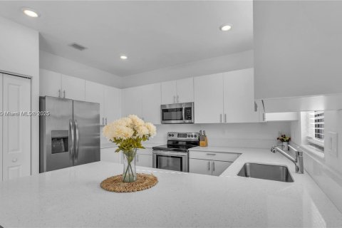 Touwnhouse à vendre à Miami Gardens, Floride: 3 chambres, 124.86 m2 № 1833727 - photo 2