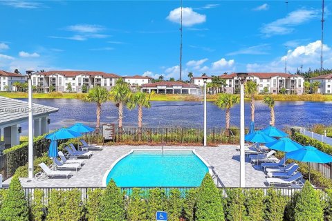 Touwnhouse à vendre à Miami Gardens, Floride: 3 chambres, 124.86 m2 № 1833727 - photo 9