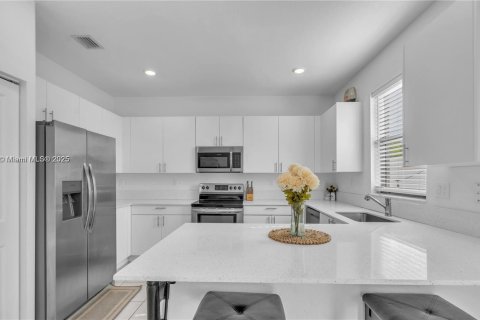 Touwnhouse à vendre à Miami Gardens, Floride: 3 chambres, 124.86 m2 № 1833727 - photo 1