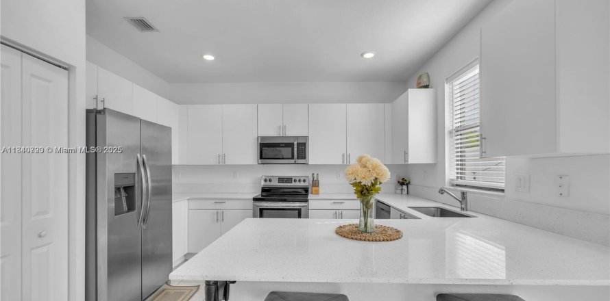 Touwnhouse à Miami Gardens, Floride 3 chambres, 124.86 m2 № 1833727
