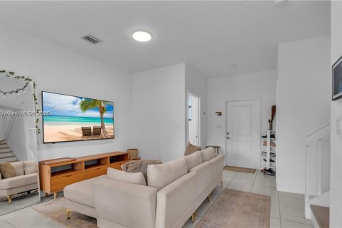 Touwnhouse à vendre à Miami Gardens, Floride: 3 chambres, 124.86 m2 № 1833727 - photo 3