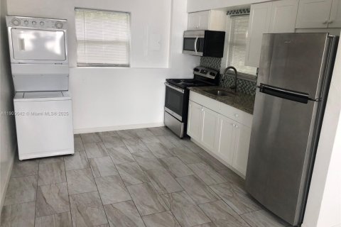 Снять в аренду виллу или дом в Майами, Флорида 2 спальни, 145.48м2, № 1955517 - фото 5