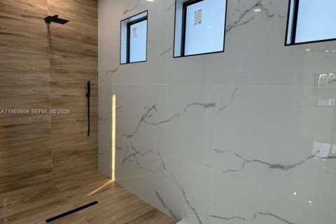 Casa en venta en Cape Coral, Florida, 4 dormitorios, 194.82 m2 № 2028341 - foto 10