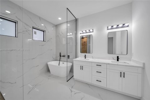 Villa ou maison à vendre à Cape Coral, Floride: 4 chambres, 194.82 m2 № 2028341 - photo 24