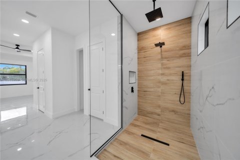 Villa ou maison à vendre à Cape Coral, Floride: 4 chambres, 194.82 m2 № 2028341 - photo 23