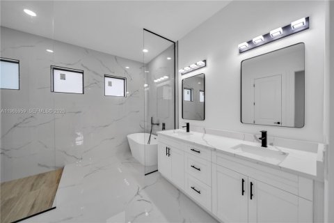Villa ou maison à vendre à Cape Coral, Floride: 4 chambres, 194.82 m2 № 2028341 - photo 21