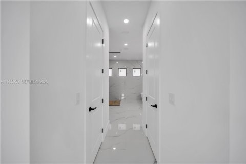 Villa ou maison à vendre à Cape Coral, Floride: 4 chambres, 194.82 m2 № 2028341 - photo 28
