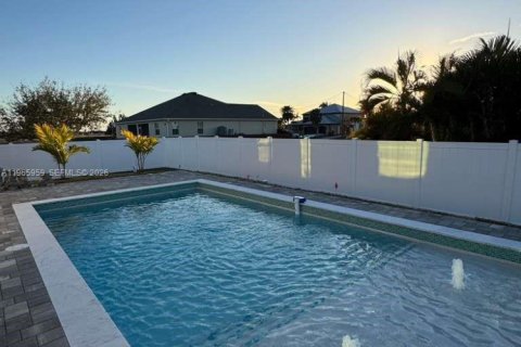 Casa en venta en Cape Coral, Florida, 4 dormitorios, 194.82 m2 № 2028341 - foto 14
