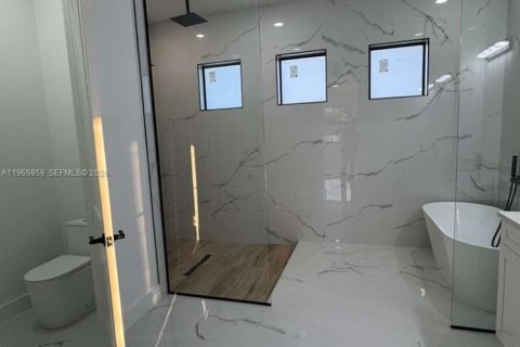 Casa en venta en Cape Coral, Florida, 4 dormitorios, 194.82 m2 № 2028341 - foto 8