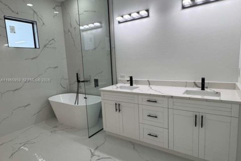 Casa en venta en Cape Coral, Florida, 4 dormitorios, 194.82 m2 № 2028341 - foto 7