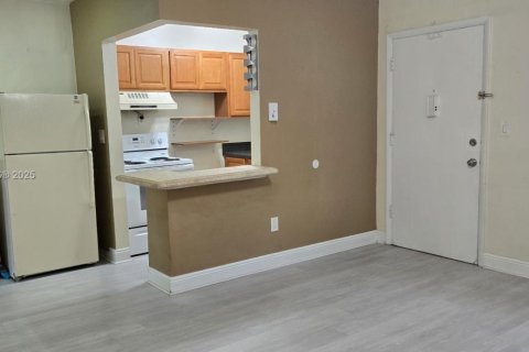 Купить кондоминиум в Майами, Флорида 1 спальня, 52.03м2, № 1700145 - фото 2