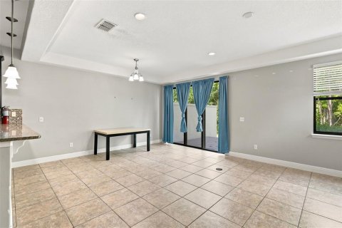 Touwnhouse à vendre à Davenport, Floride: 4 chambres, 191.38 m2 № 2391679 - photo 11
