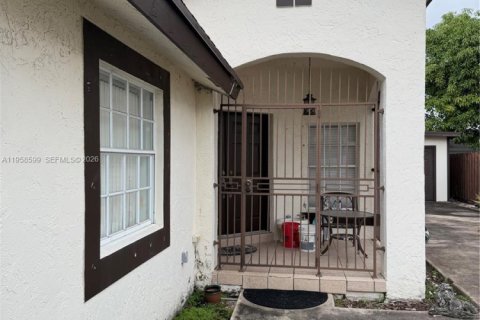 Купить виллу или дом в Майами, Флорида 4 спальни, 157.47м2, № 2080553 - фото 2