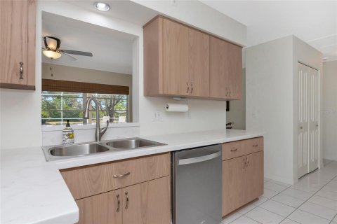 House in Englewood, Florida 3 bedrooms, 179.86 sq.m. № 2100716 - photo 10