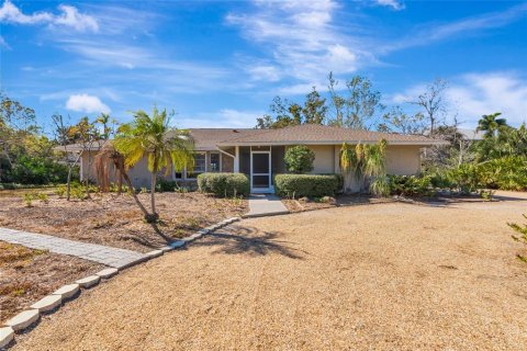 House in Englewood, Florida 3 bedrooms, 179.86 sq.m. № 2100716 - photo 4