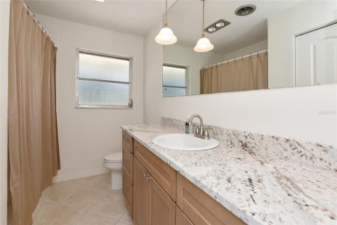 House in Englewood, Florida 3 bedrooms, 179.86 sq.m. № 2100716 - photo 25