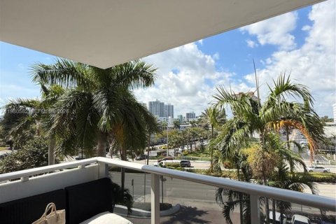 Condo à Hallandale Beach, Floride, 2 chambres  № 2079863