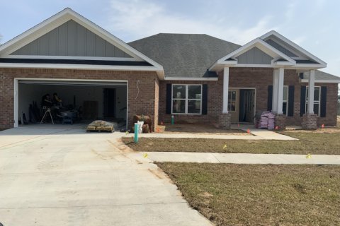 House in Crestview, Florida 4 bedrooms, 216.56 sq.m. № 558918 - photo 1