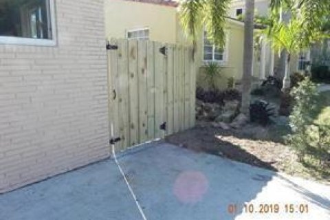 Commercial property in Hollywood, Florida 3 rooms, 172.61 sq.m. № 2083641