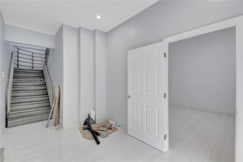 Купить коммерческую недвижимость в Майами, Флорида № 1950680 - фото 29