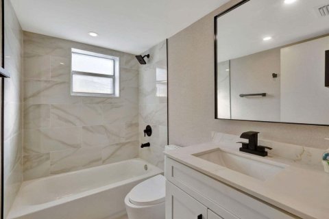 Купить кондоминиум в Делрей-Бич, Флорида 5 комнат, 83.8м2, № 2246359 - фото 13