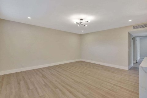Купить кондоминиум в Делрей-Бич, Флорида 5 комнат, 83.8м2, № 2246359 - фото 7
