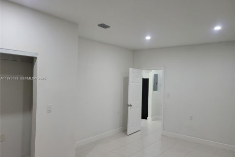 Casa en venta en Miami, Florida, 3 dormitorios, 162.21 m2 № 1992146 - foto 6