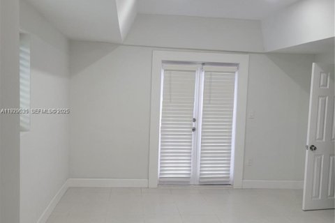 Casa en venta en Miami, Florida, 3 dormitorios, 162.21 m2 № 1992146 - foto 5