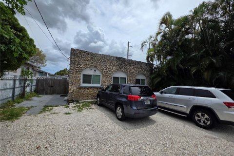 Casa en venta en Miami, Florida, 3 dormitorios, 162.21 m2 № 1992146 - foto 1