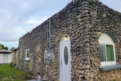 Casa en venta en Miami, Florida, 3 dormitorios, 162.21 m2 № 1992146 - foto 2