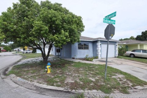 House in Hudson, Florida 2 bedrooms, 72.93 sq.m. № 1881325 - photo 2