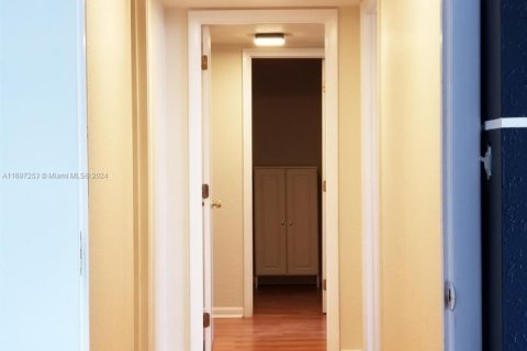 Купить кондоминиум в Халландейл-Бич, Флорида 3 спальни, 148.64м2, № 2012851 - фото 7