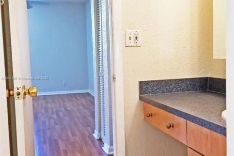 Купить кондоминиум в Халландейл-Бич, Флорида 3 спальни, 148.64м2, № 2012851 - фото 15