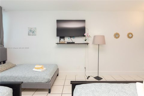 Condo in Miami Beach, Florida  № 1859858 - photo 11