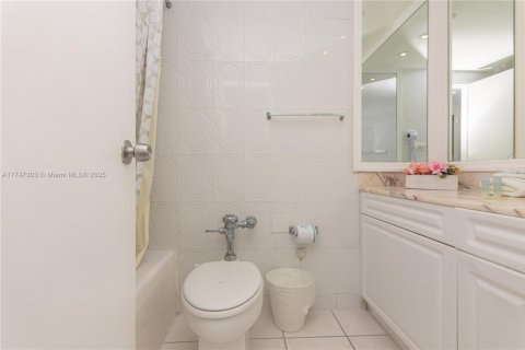 Condo in Miami Beach, Florida  № 1859858 - photo 16
