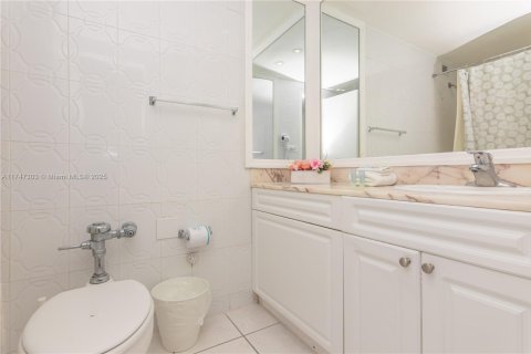 Condo in Miami Beach, Florida  № 1859858 - photo 17