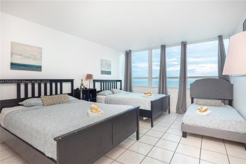 Condo in Miami Beach, Florida  № 1859858 - photo 3