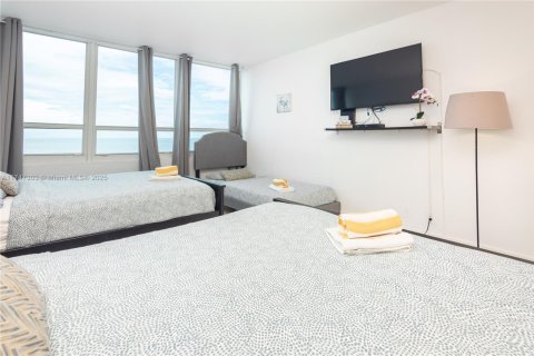 Condo in Miami Beach, Florida  № 1859858 - photo 12