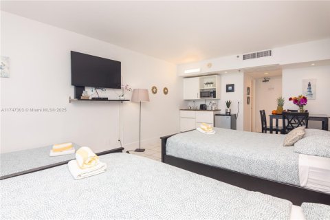 Condo in Miami Beach, Florida  № 1859858 - photo 9