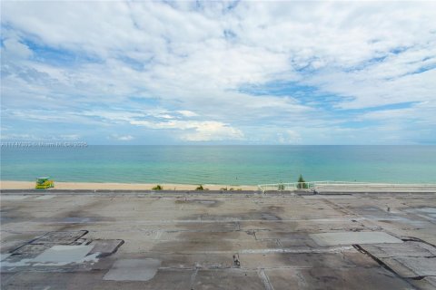 Condo in Miami Beach, Florida  № 1859858 - photo 19
