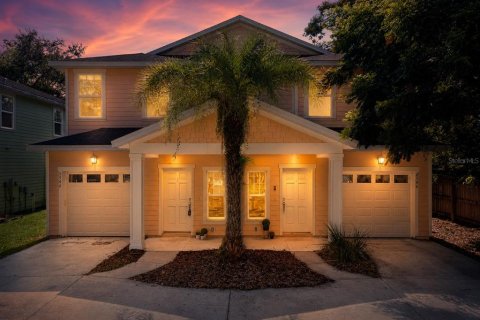 Duplex à Orlando, Floride 6 chambres, 290.04 m2 № 2258829