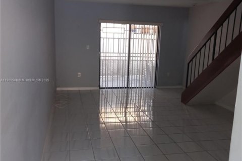 Touwnhouse à louer à Miami, Floride: 2 chambres, 76.46 m2 № 1966361 - photo 3