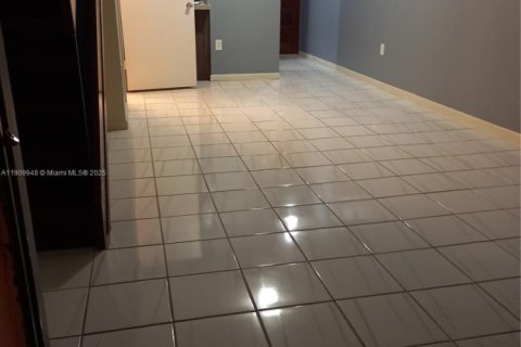 Touwnhouse à louer à Miami, Floride: 2 chambres, 76.46 m2 № 1966361 - photo 18