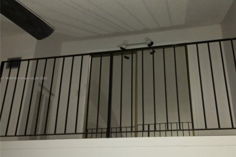 Touwnhouse à louer à Miami, Floride: 2 chambres, 76.46 m2 № 1966361 - photo 15