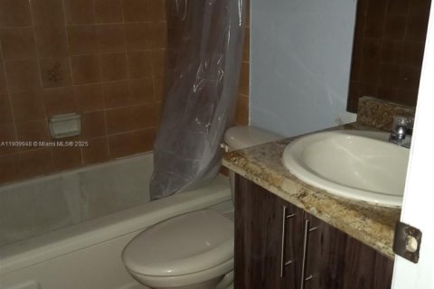 Touwnhouse à louer à Miami, Floride: 2 chambres, 76.46 m2 № 1966361 - photo 16