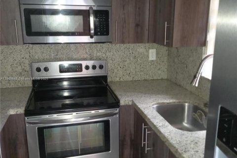 Touwnhouse à louer à Miami, Floride: 2 chambres, 76.46 m2 № 1966361 - photo 5